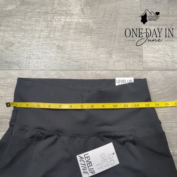 Level Up Capri Yoga Pants Size M - Picture 3 of 6